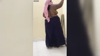 Mallu Aunty Cleaning Naked Exposing Her Curves And Hairy Pussy