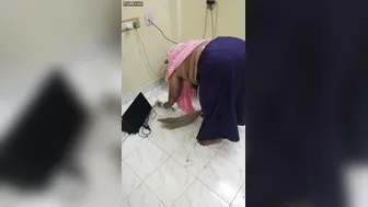 Mallu Aunty Cleaning Naked Exposing Her Curves And Hairy Pussy