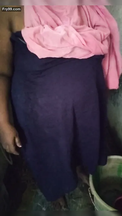 Mallu Aunty Cleaning Naked Exposing Her Curves And Hairy Pussy