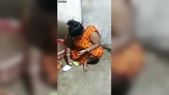 Bengali Village Aunty Caught Bathing Naked Showing Thick Body