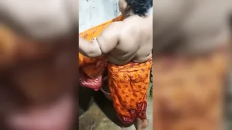 Bengali Village Aunty Caught Bathing Naked Showing Thick Body