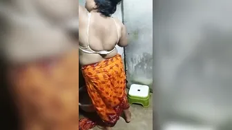 Bengali Village Aunty Caught Bathing Naked Showing Thick Body