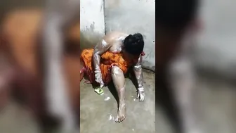 Bengali Village Aunty Caught Bathing Naked Showing Thick Body