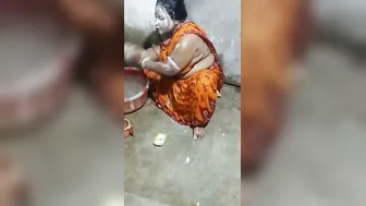Bengali Village Aunty Caught Bathing Naked Showing Thick Body