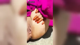 Pakistani Aunty Spreading Pussy Lips Showing Pink Hole Close
