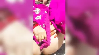 Pakistani Aunty Spreading Pussy Lips Showing Pink Hole Close