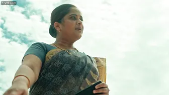 Chubby Wifey Teasing In Saree Showing Her Sexy Belly