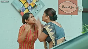 Chubby Wifey Teasing In Saree Showing Her Sexy Belly