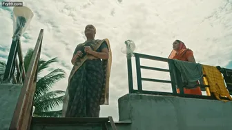 Chubby Wifey Teasing In Saree Showing Her Sexy Belly