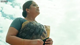Chubby Wifey Teasing In Saree Showing Her Sexy Belly