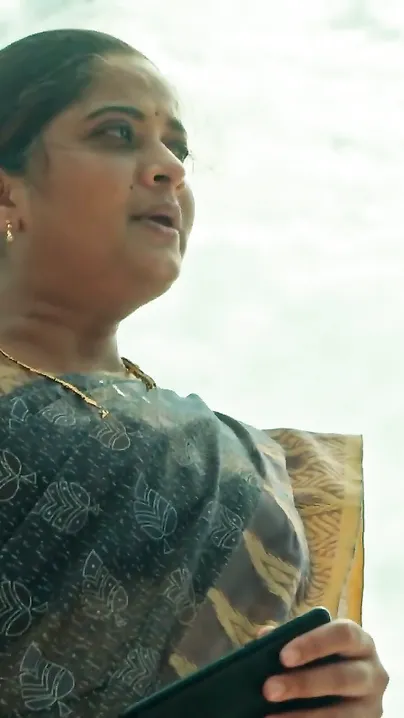 Chubby Wifey Teasing In Saree Showing Her Sexy Belly