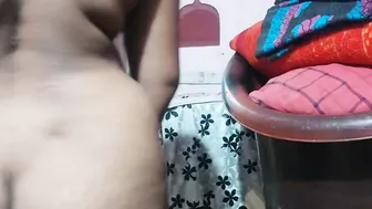 Hot Telugu Wifey Caught Bathing Naked By Her Young Neighbor