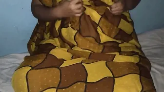 Tamil Aunty Flashing Her Massive Natural Tits For Camera