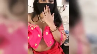 Busty Indian Aunty Showing Off Her Big Natural Boobs Live
