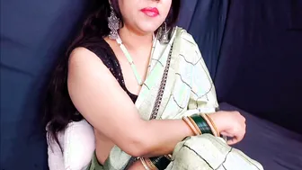 Indian Milf Taking It Deep In Her Tight Virgin Asshole