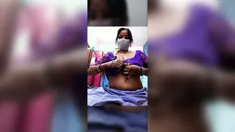 Tamil Married Aunty Doing Full Nude Strip Show Getting Nasty