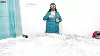 Horny Indian Milf Stuffing Cucumber Deep Inside Her Wet Pussy