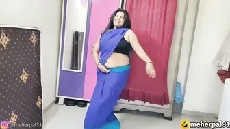 Thick Desi Aunty Exposing Her Sexy Belly Getting Naughty