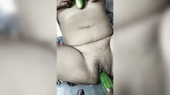 Horny Desi Wife Getting Cucumber Fucked Deep In Her Pussy