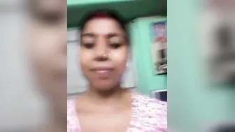 Bengali Milf Exposing Her Huge Boobs And Shaved Wet Pussy