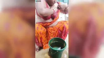 Sexy Bengali Village Aunty Bathing Caught On Hidden Camera