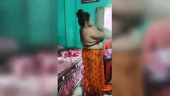 Sexy Bengali Village Aunty Bathing Caught On Hidden Camera