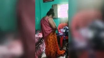 Sexy Bengali Village Aunty Bathing Caught On Hidden Camera