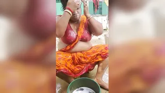 Sexy Bengali Village Aunty Bathing Caught On Hidden Camera