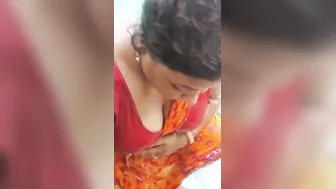 Sexy Bengali Village Aunty Bathing Caught On Hidden Camera