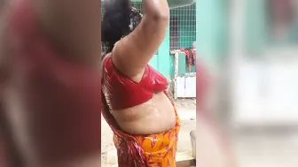 Sexy Bengali Village Aunty Bathing Caught On Hidden Camera