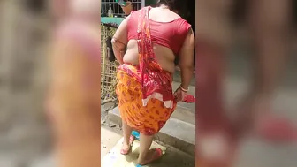 Sexy Bengali Village Aunty Bathing Caught On Hidden Camera