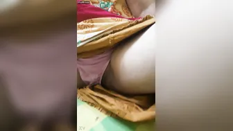 Village Aunty Lifting Her Saree Exposing Her Hairy Pussy