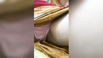 Village Aunty Lifting Her Saree Exposing Her Hairy Pussy