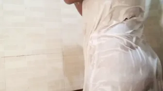 Married Woman Bathing And Soaping Up Her Curves On Camera
