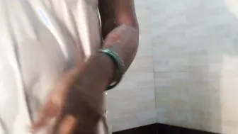 Married Woman Bathing And Soaping Up Her Curves On Camera