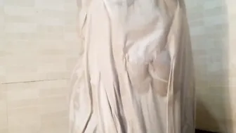 Married Woman Bathing And Soaping Up Her Curves On Camera