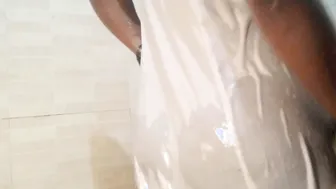 Married Woman Bathing And Soaping Up Her Curves On Camera