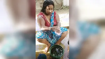 Bengali Village Milf Bathing Caught On Camera Naked Shower