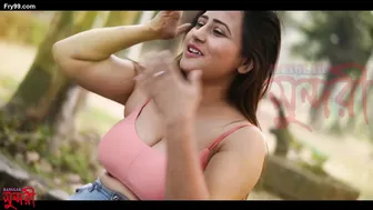 Curvy Babe Flaunting Her Cleavage And Armpits In Outdoor Shoot