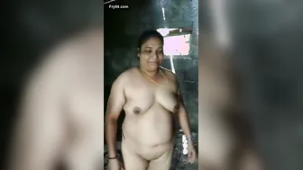 Desi Bbw Aunty Spreading Legs Showing Her Fat Hairy Pussy