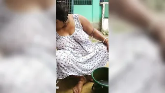 Bengali Village Aunty Bathing Naked Showing Everything Off