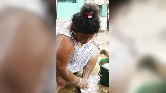Bengali Village Aunty Bathing Naked Showing Everything Off