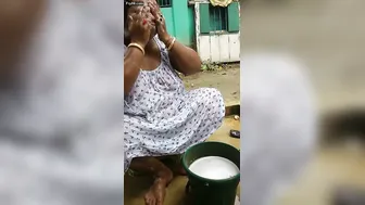 Bengali Village Aunty Bathing Naked Showing Everything Off