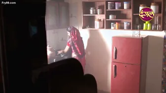 Dusky Indian Married Woman Showing Off Her Sexy Belly Clips
