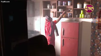 Dusky Indian Married Woman Showing Off Her Sexy Belly Clips