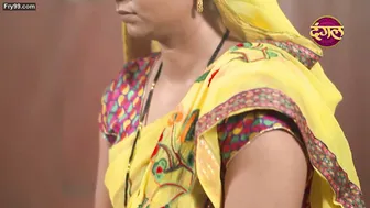 Dusky Indian Married Woman Showing Off Her Sexy Belly Clips