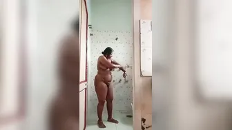 Spying On Indian Aunty Bathing Caught By Her Horny Lover