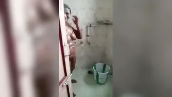 Spying On Indian Aunty Bathing Caught By Her Horny Lover