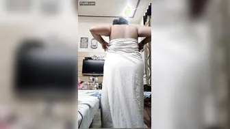 Married Aunty Bending Over Showing Off Her Huge Round Ass