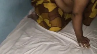 Hot Aunty In Saree Shaking Ass And Flashing Big Milky Tits